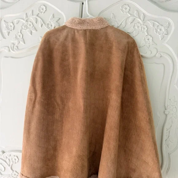 Vintage 70’s Suede Tan Boho Faux Fur Women's Cape - Picture 2 of 2